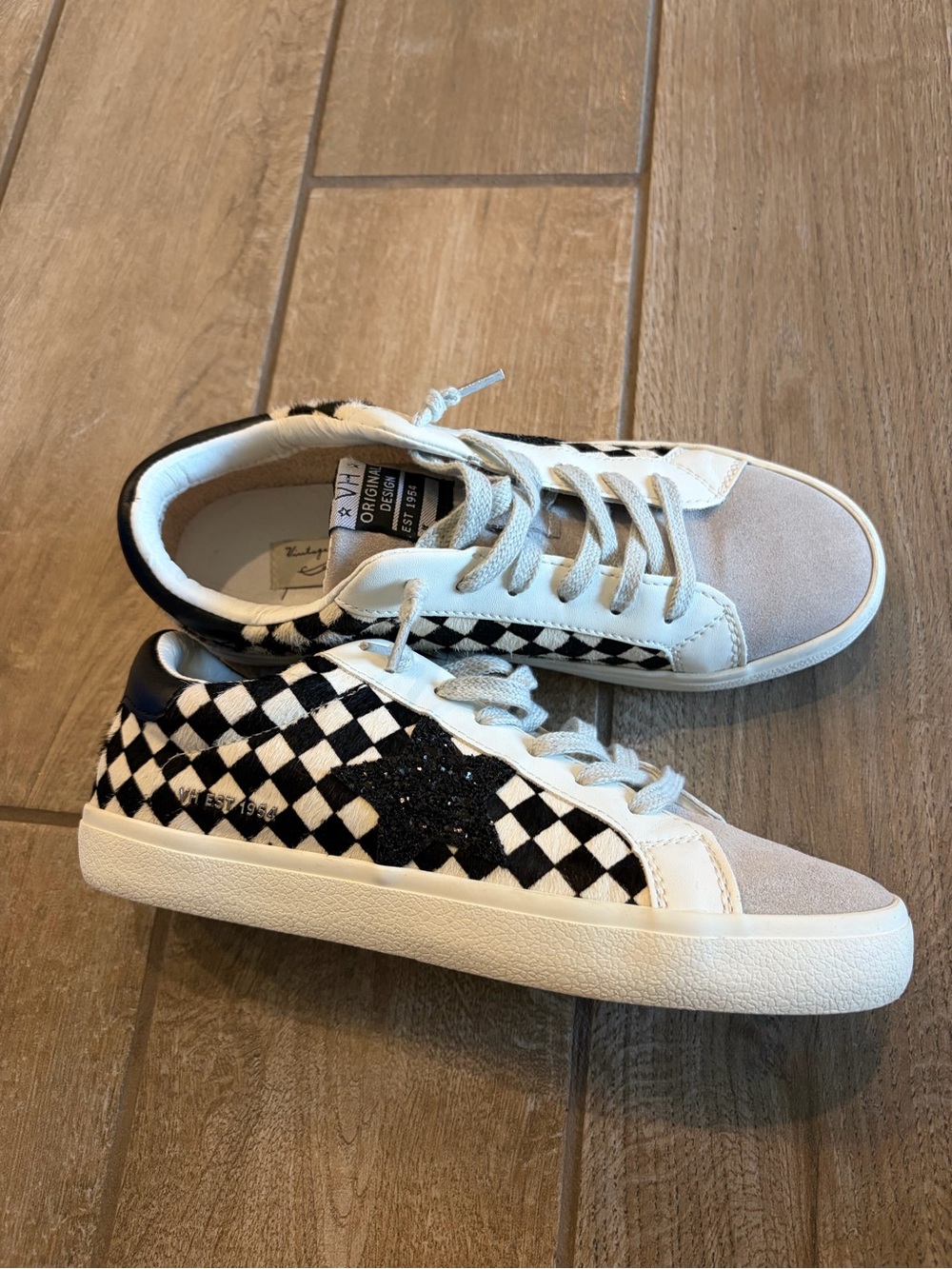 Vintage Havana Flair black and white checkered sneakers size 8 like new